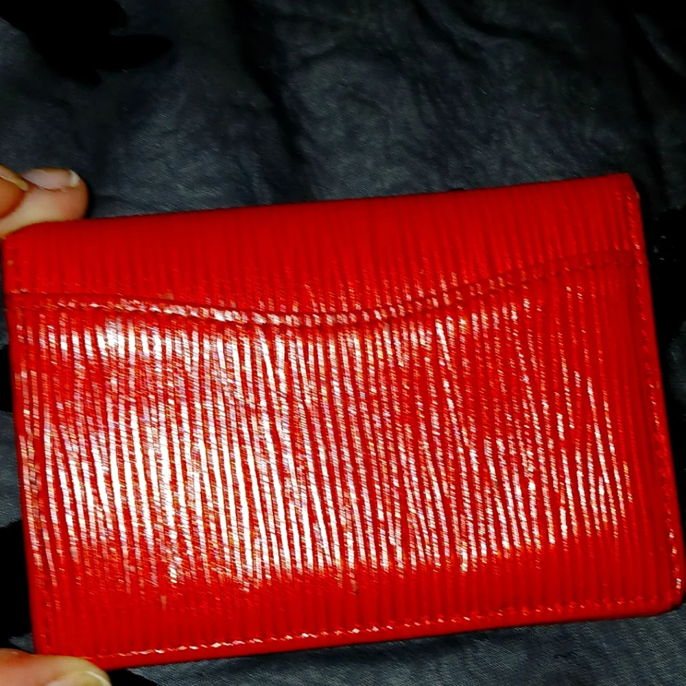 AUTHENTIC LV EPI CARD HOLDER - Picture 2 of 10